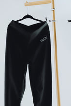 Load image into Gallery viewer, Black V-Waist Leggings
