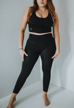 Load image into Gallery viewer, V-Shaped Black Leggings